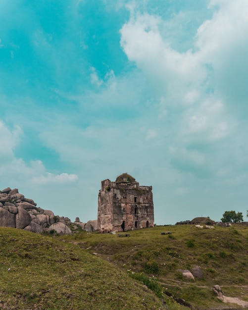 Ruins of fort against cloudy sky