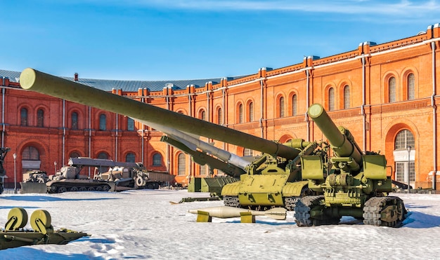 Russian 420 mm mortar of special power 2B1 Oka and selfpropelled gun