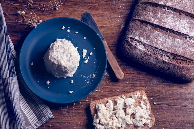 Rye bread with cottage cheese