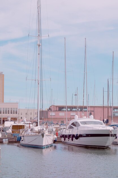 Photo sailboats moored in harbor