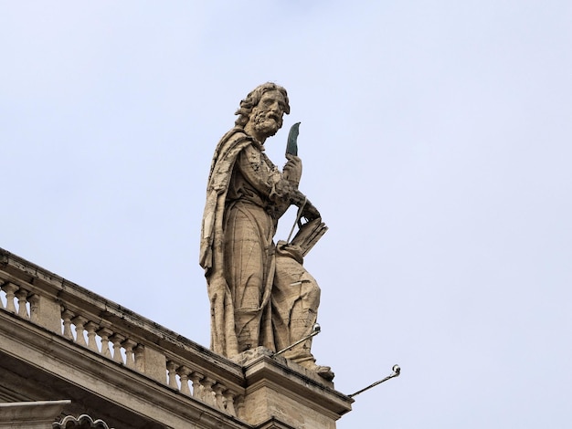 saint peter basilica rome detail of statue on columns roof