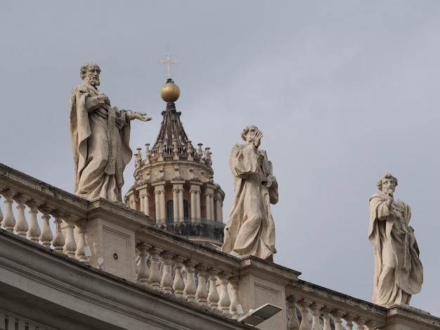 Saint peter cathedral vatican city rome exterior view