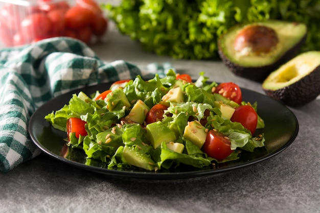 Photo salad with avocado, lettuce, tomato and flax seeds