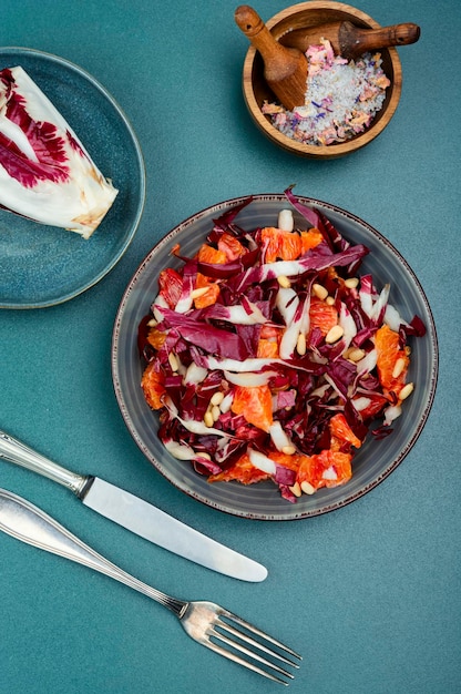 Salad with chicory and orange