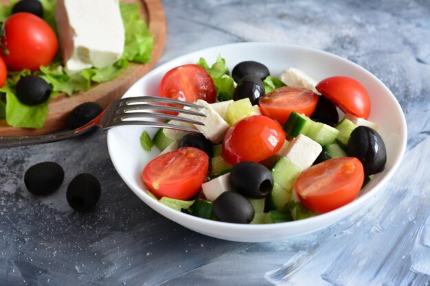 salad with feta cheese tomatoes and black olives