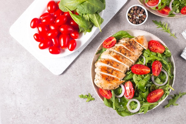 Salad with grilled chicken fillet meat, fresh vegetables, spinach, ruccola, red onion and tomato.