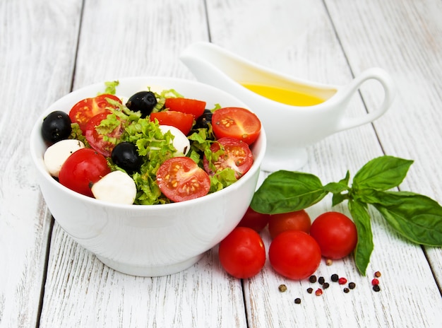 Photo salad with mozarella cheese and vegetables