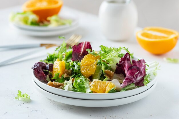 Salad with oranges and walnut