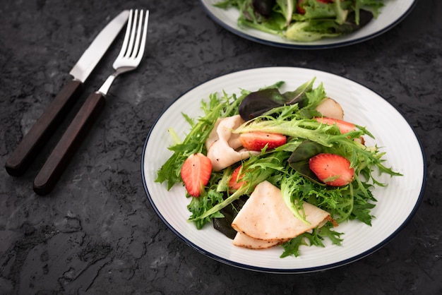 salad with Strawberries and ham 