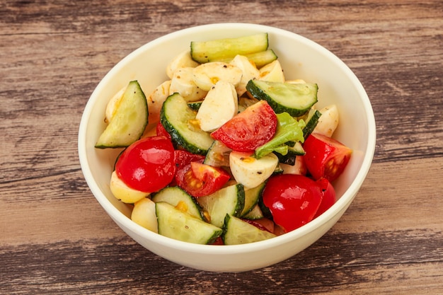 Salad with vegetables and mozzarlla