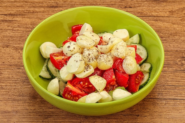 Salad with vegetables and mozzarlla