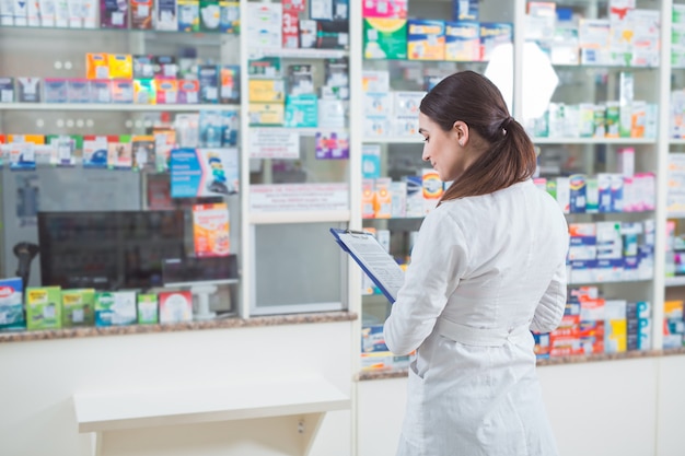 Sale of drugs in a pharmacy retail network