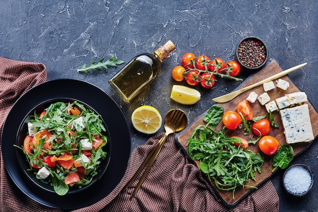 Salmon arugula blue cheese tomato salad 