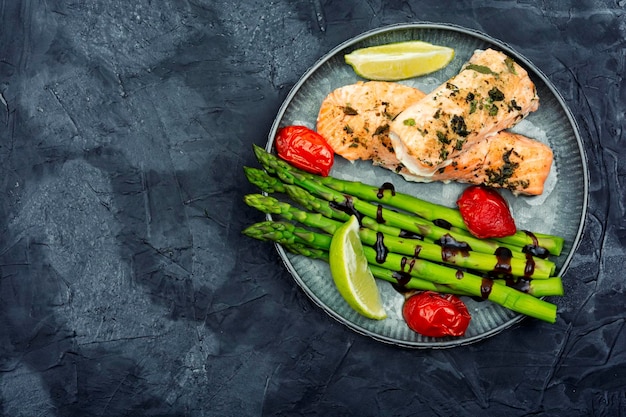 Salmon cooked with asparagus