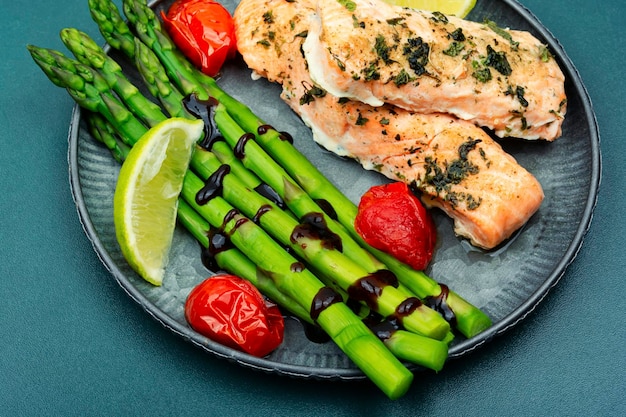 Salmon prepared with asparagus