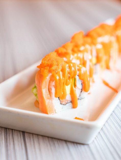 salmon sushi roll