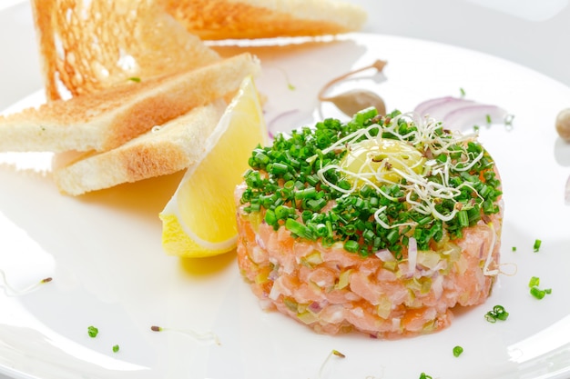 Salmon tartar