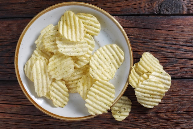 Salty ribbed potato crisps