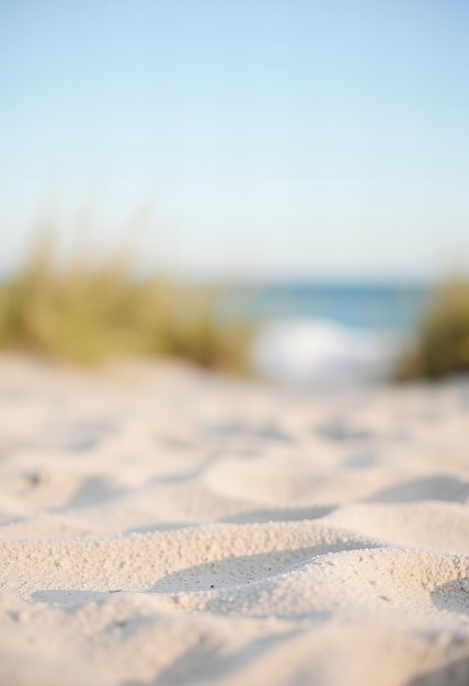 Photo a sand dune with a blurry background of a beach scene