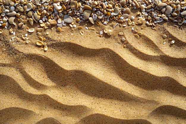 Photo a sand dune with a pile of sand and pebbles on it