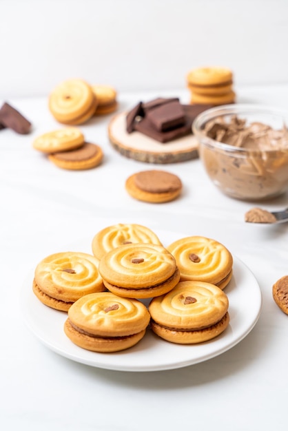 sandwich cookies with chocolate cream