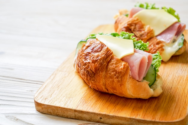 sandwich croissant ham cheese