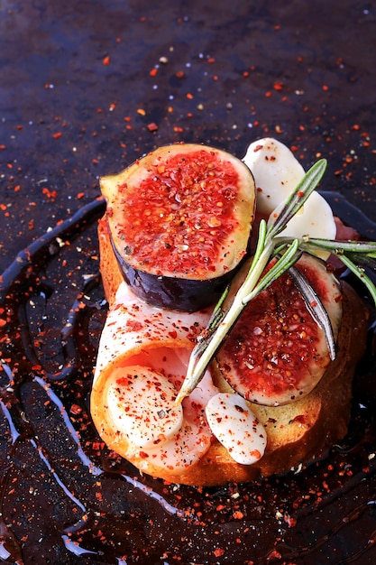 Sandwich with bacon figs with mozzarella and spicy with rosemary