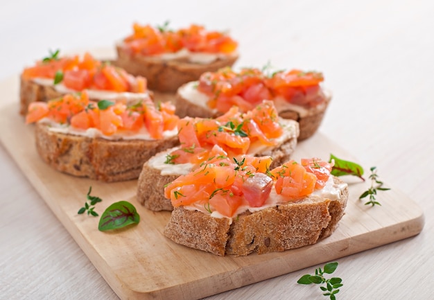 Sandwich with salted salmon and cream cheese