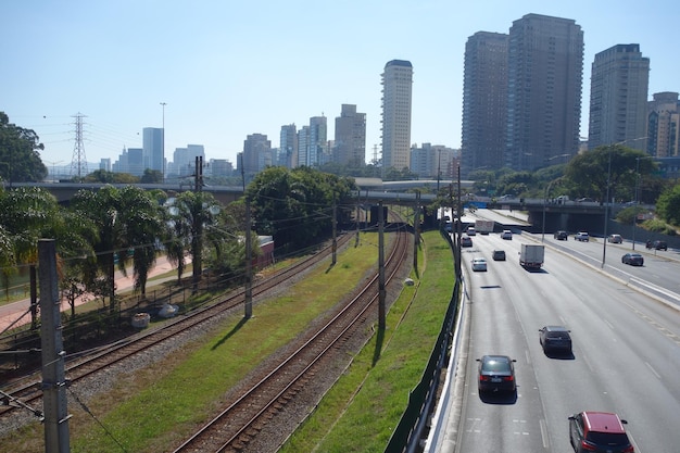 Photo sao paulo brazil pinheiros avenue tiete river cityscape and buildings