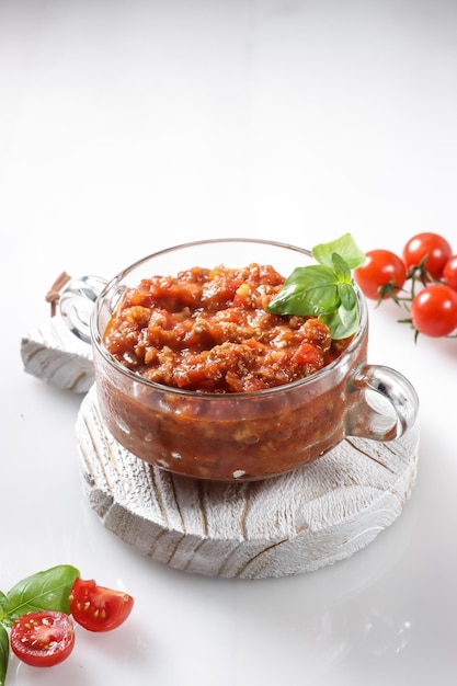 Saus Bolognese. Classic italian bolognese sauce for pasta.