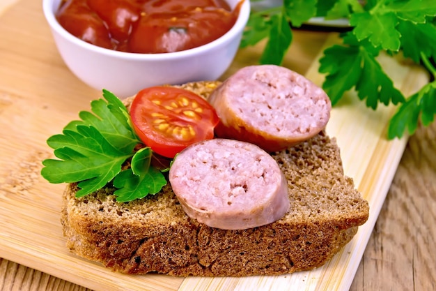 Sausages fried on bread with tomato and sauce