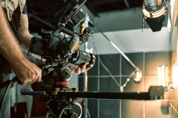 Behind the scenes of filming films or video products and the film crew of the film crew on the set in the pavilion of the film studio.