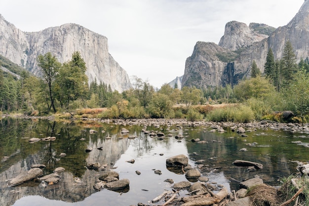 Photo scenic panoramic view of famous yosemite valley with el capitan rock