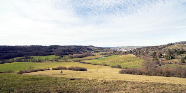 Photo scenic view of agricultural landscape against sky