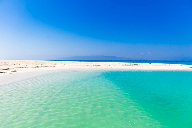 Photo scenic view of beach against blue sky