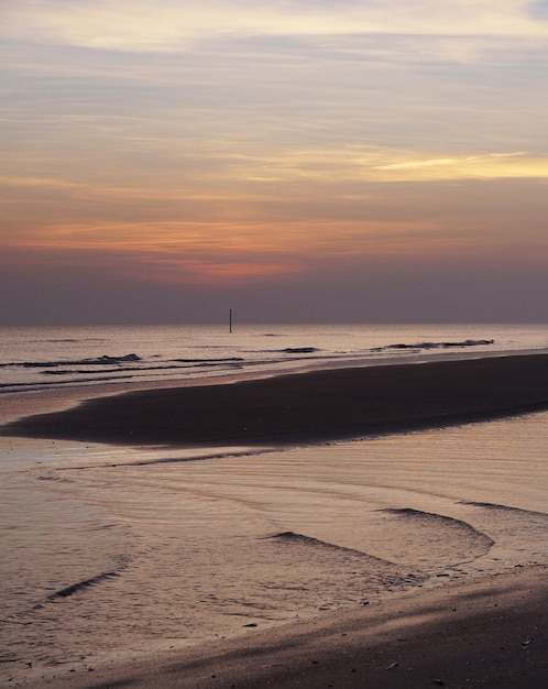 Photo scenic view of beach during sunset