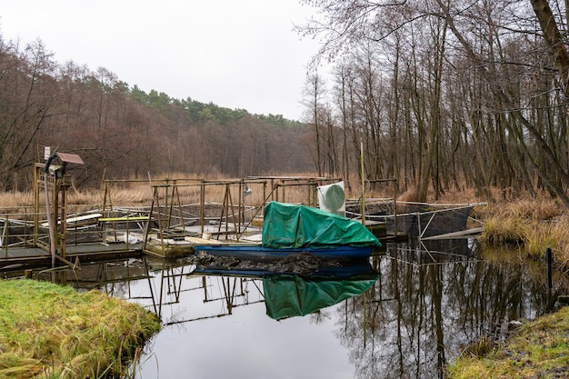 Photo scenic view of boat in lake