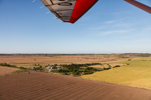 Photo scenic view of field against blue sky