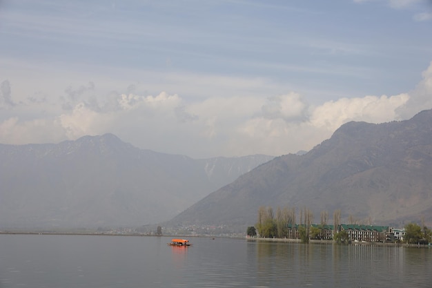 Photo scenic view of lake against sky dal lake srinagar kashmir