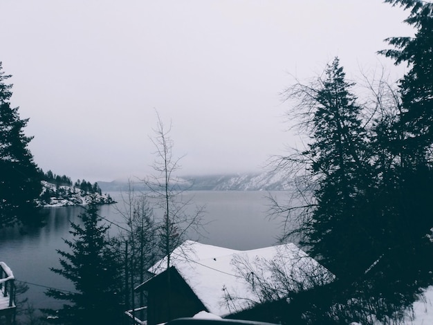 Photo scenic view of lake against sky during winter