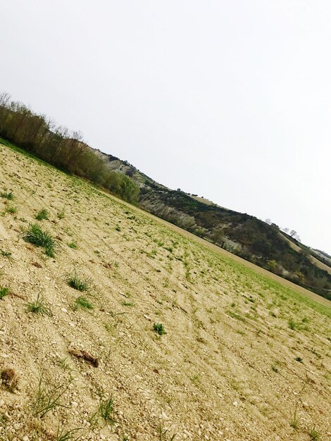 Photo scenic view of land against clear sky