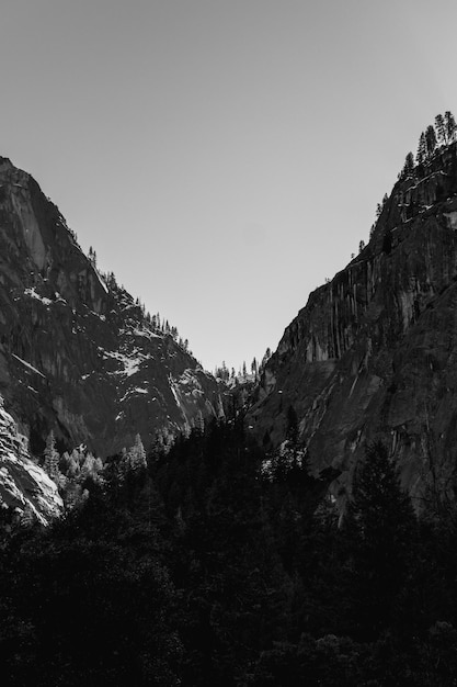 Photo scenic view of mountains against clear sky