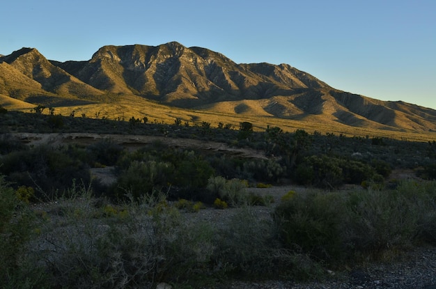 Photo scenic view of mountains against clear sky