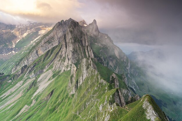 Photo scenic view of mountains against sky during sunset