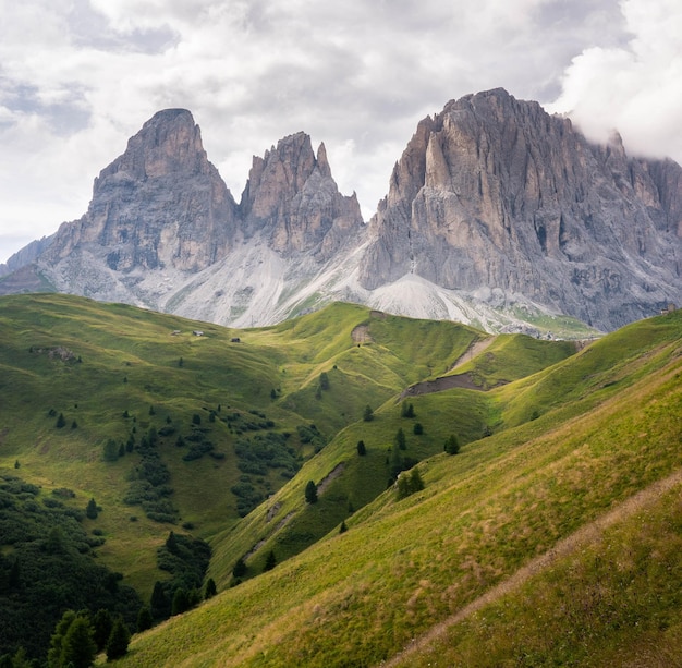 Photo scenic view of mountains against sky