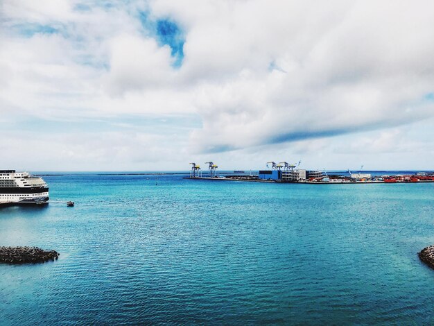 Photo scenic view of sea against sky