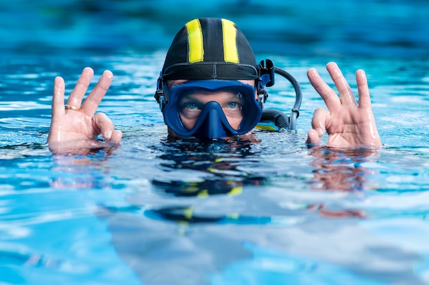 Scuba diver makes the ok sign with hands