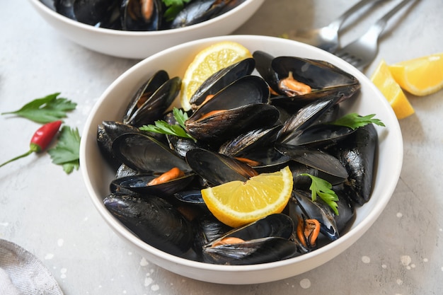 seafood mussels with lemon and parsley dish