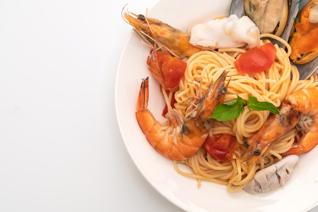 Seafood pasta Spaghetti with Clams, Prawns, Squis, Mussel and Tomatoes