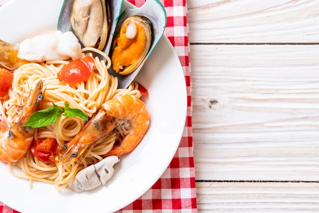 Seafood pasta Spaghetti with Clams, Prawns, Squis, Mussel and Tomatoes